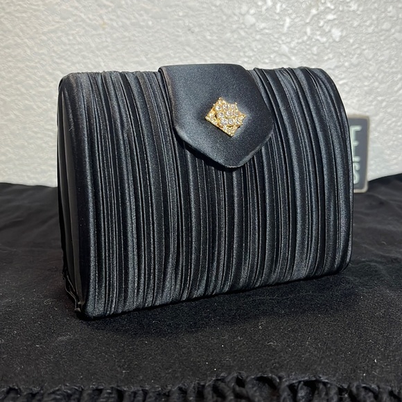 Lord & Taylor Handbags - ✨Lord & Taylor✨ Vintage Satin Pleated Clamshell Clutch Purse w Removable Chain